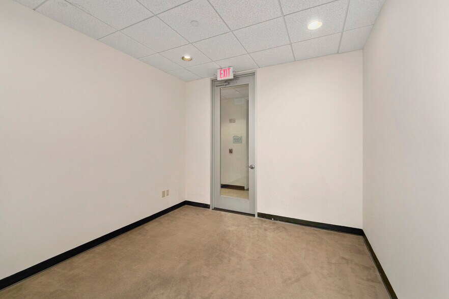 More Photos Of 9999 Bellaire Blvd, Houston Medical For Lease