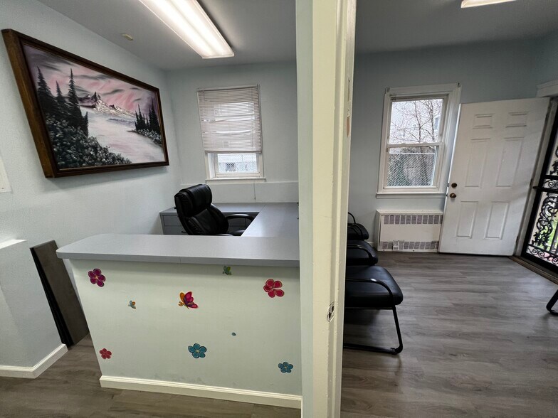 More Photos Of 238 Beach 20th St, Far Rockaway Medical For Lease