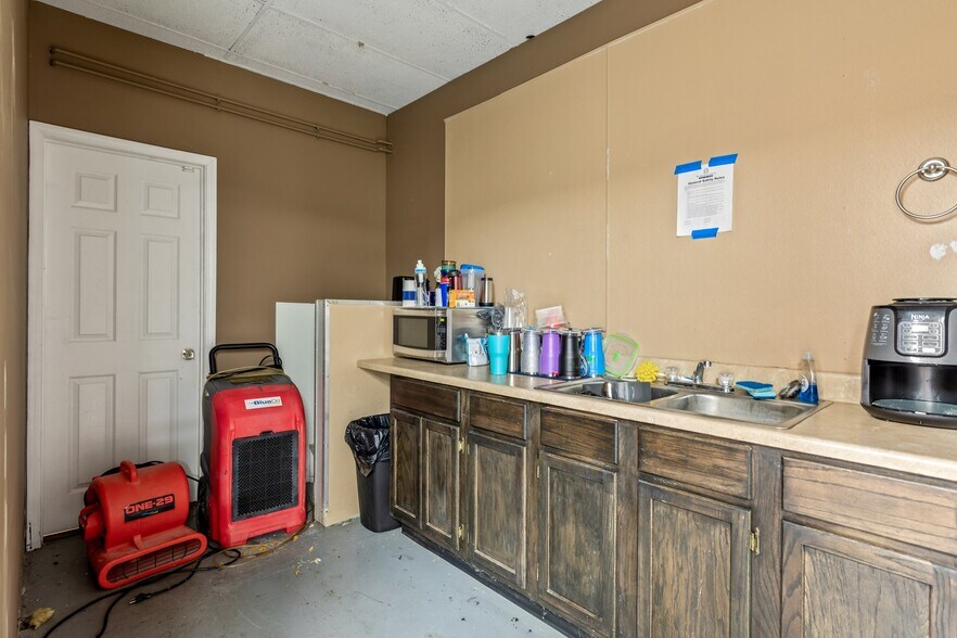 More Photos Of 516-522 Benham St, Bonne Terre Office For Lease