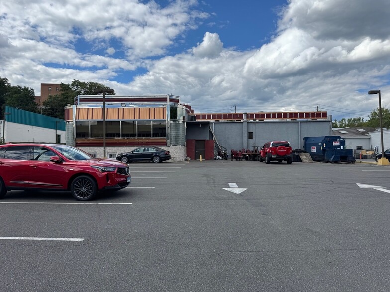 More Photos Of 317 Boston Post Rd, Port Chester Freestanding For Lease