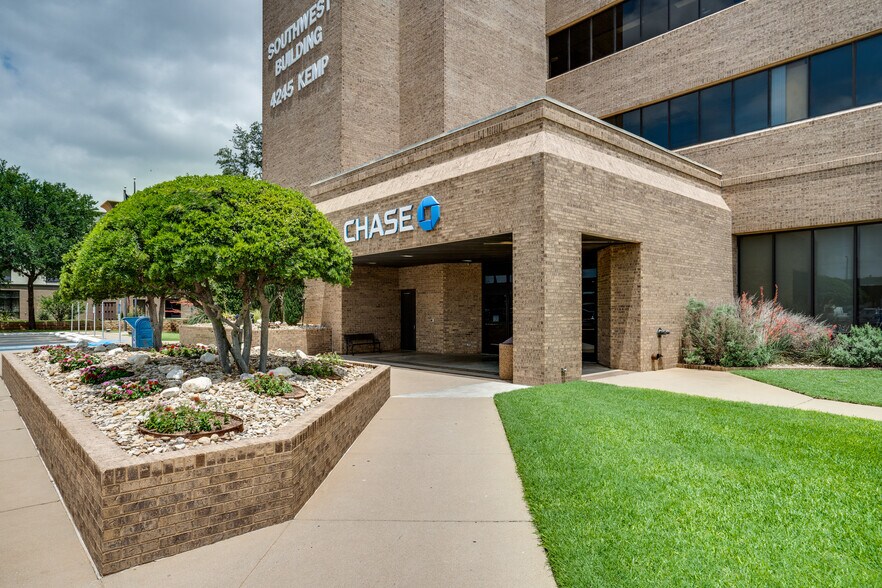More Photos Of 4245 Kemp Blvd, Wichita Falls Office For Lease