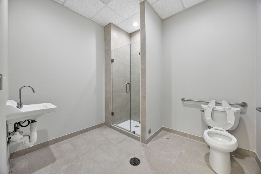 More Photos Of 2710 Western Center Blvd, Fort Worth Medical For Sale