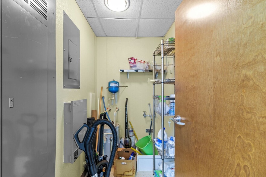 More Photos Of 310 Terrell Rd, Franklin Office For Sale