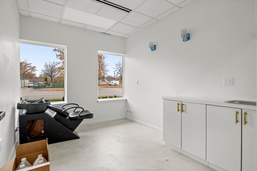More Photos Of 27621 Warren Rd, Garden City Freestanding For Lease