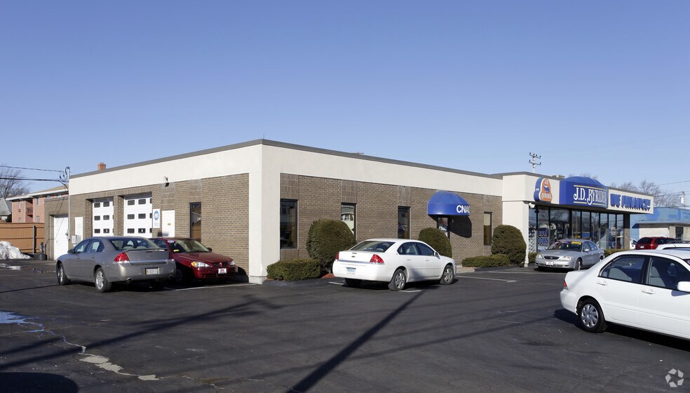 Primary Photo Of 615 Reservoir Ave, Cranston Auto Dealership For Lease