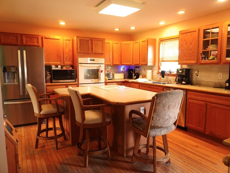 More Photos Of 110 Pennsgrove Pedricktown Rd, Pedricktown Service For Sale