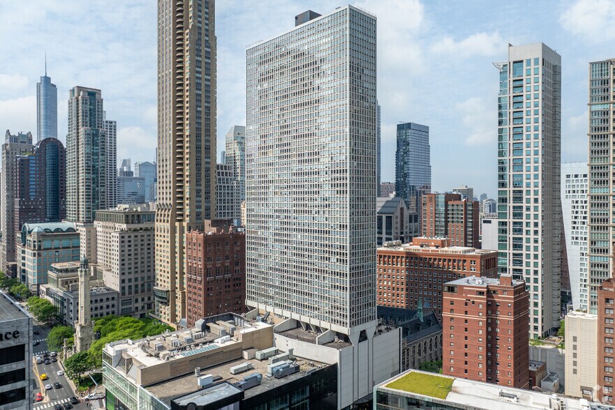 More Photos Of 111 E Chestnut St, Chicago Apartments For Lease