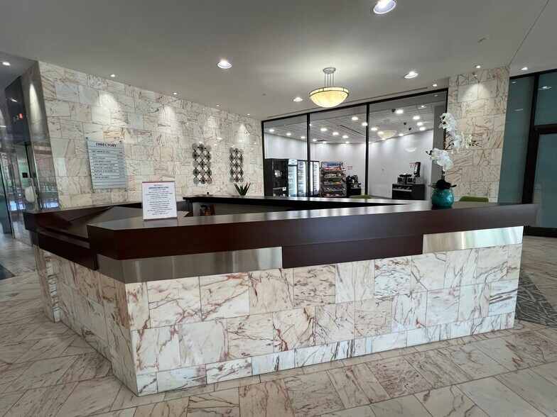 More Photos Of 433 N Summit St, Toledo Office For Lease