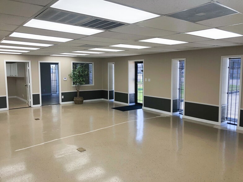 More Photos Of 6616 Brittmoore Rd, Houston Warehouse For Lease