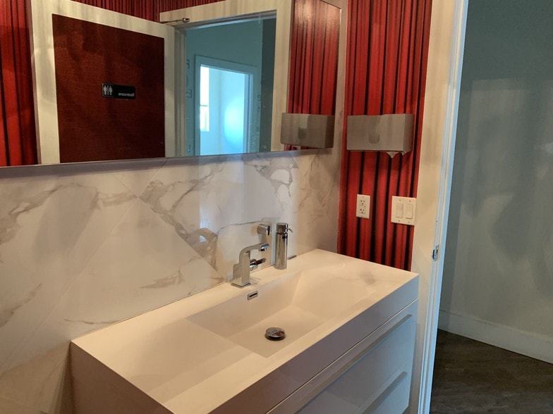 More Photos Of 201 N Ocean Dr, Hollywood Storefront Retail Office For Sale