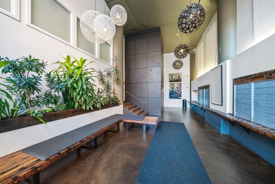 More Photos Of 1314 NW Irving St, Portland Office For Sale