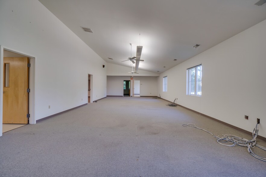 More Photos Of 2442 New Dorset Cir, Powhatan Office For Lease