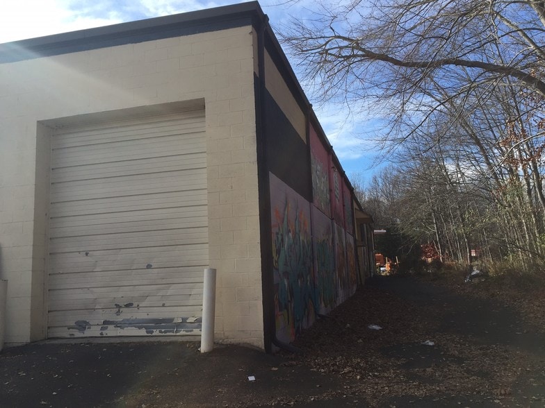 More Photos Of 969-979 Meriden Waterbury Tpke, Plantsville Freestanding For Lease