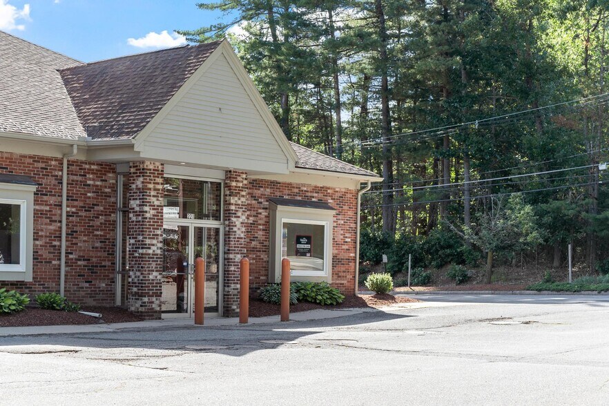 More Photos Of 225 Groton Rd, Westford Storefront Retail Office For Lease