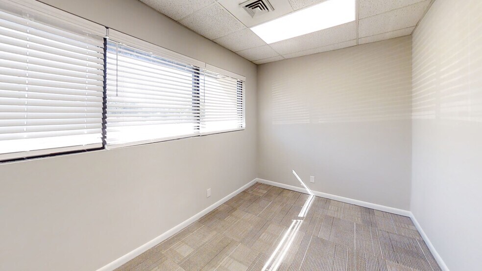 More Photos Of 2920 Edgewood Cir, Columbus Office For Lease