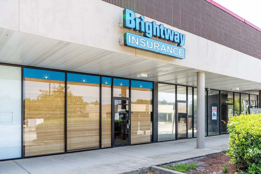 More Photos Of 3031 Monument Rd, Jacksonville General Retail For Lease