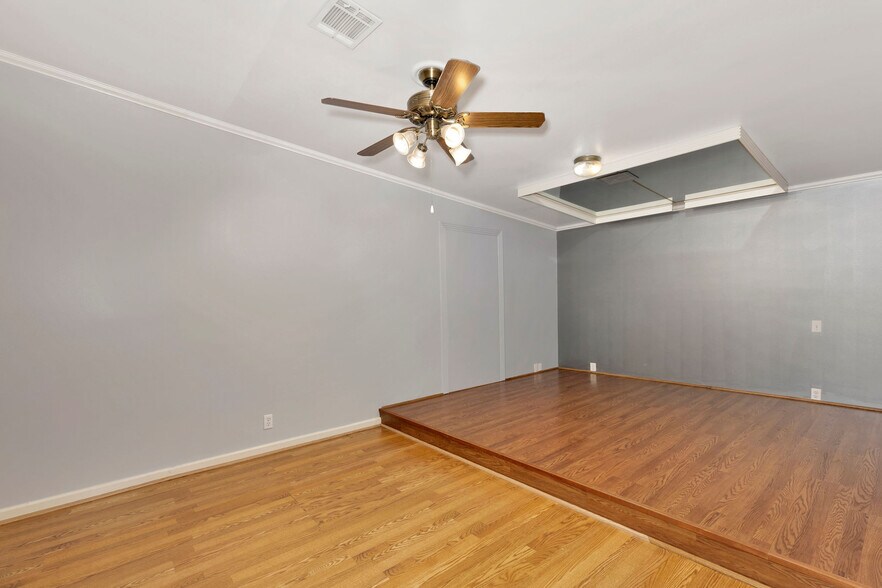 More Photos Of 7648 Broadview Dr, Houston Apartments For Sale