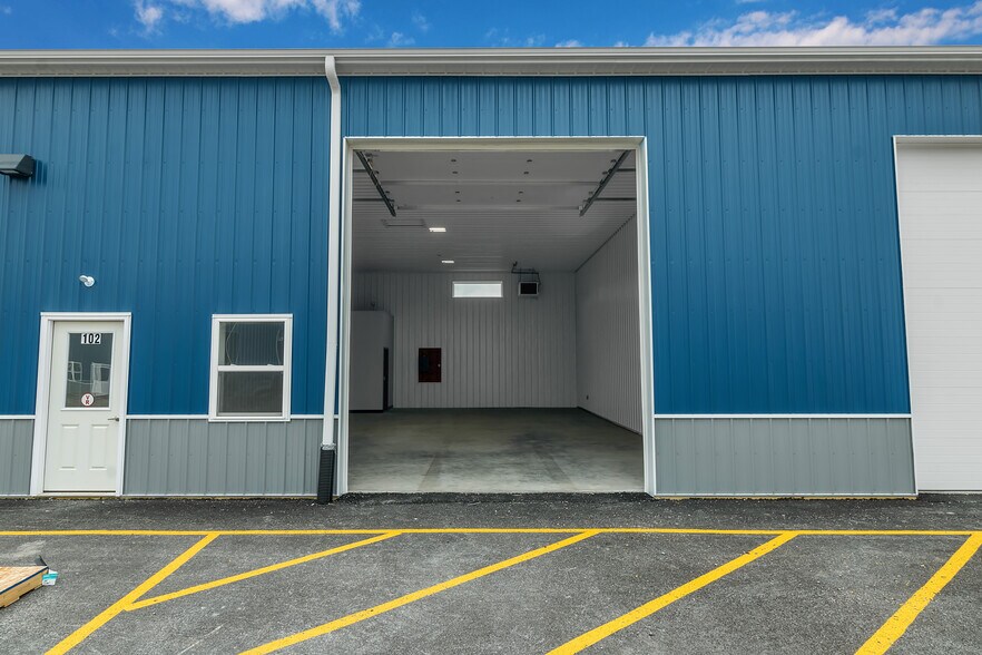 More Photos Of 800 Eastport Drive, Lancaster Warehouse For Lease