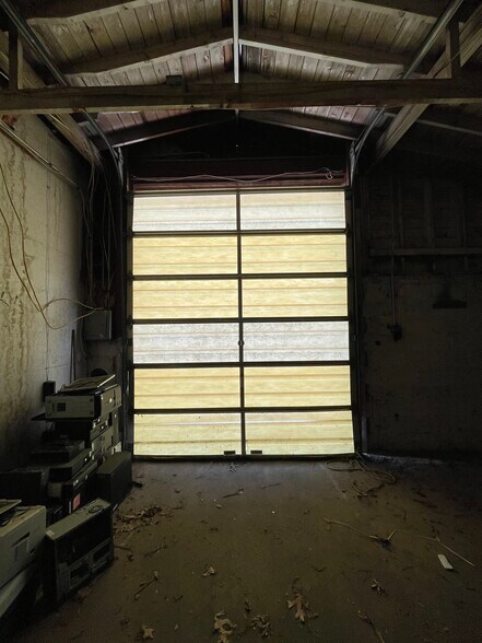 More Photos Of 55 Schoolhouse Rd, Whiting Warehouse For Lease