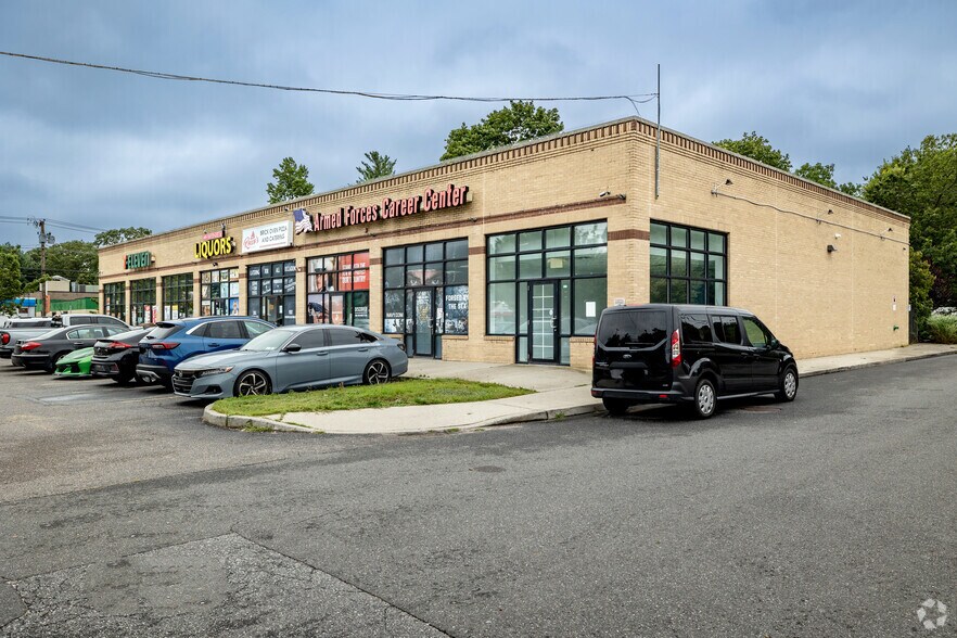 More Photos Of 247 Broadway Greenlawn Rd, Huntington Storefront For Lease