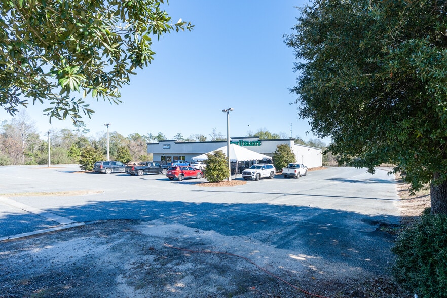 More Photos Of 4944 Malloy Plz, Marianna Freestanding For Sale