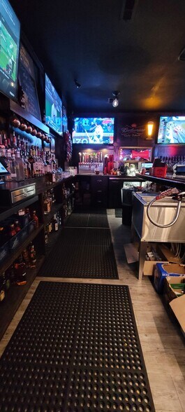 More Photos Of 1930 SE 6th St, Des Moines Restaurant For Sale