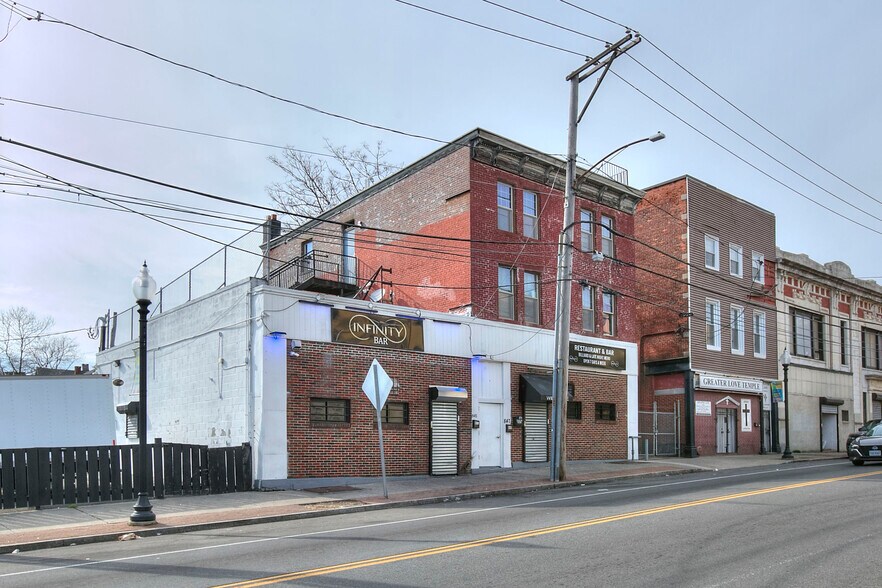 More Photos Of 845 E Main St, Bridgeport Restaurant For Sale
