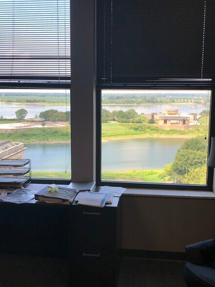 More Photos Of 22 N Front St, Memphis Office For Lease