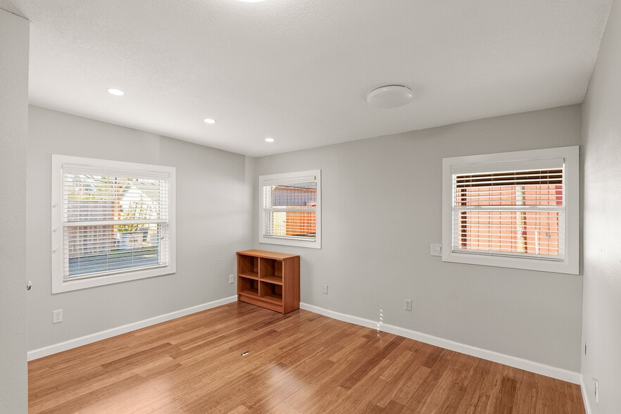 More Photos Of 22467 SW Ash St, Sherwood Office Residential For Sale