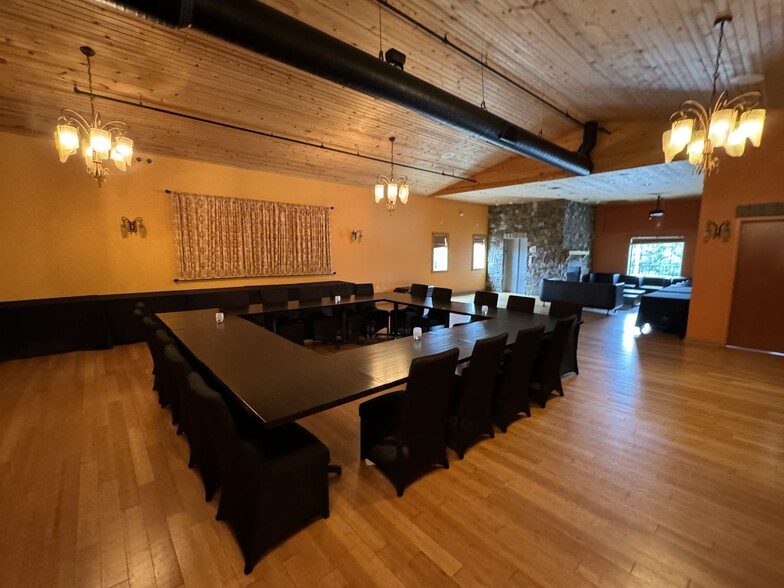 More Photos Of 9620 Old Johnnycake Ridge Rd, Mentor Restaurant For Lease