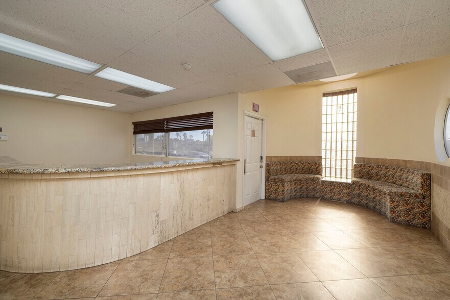 More Photos Of 2950 E Flamingo Rd, Las Vegas Office For Sale