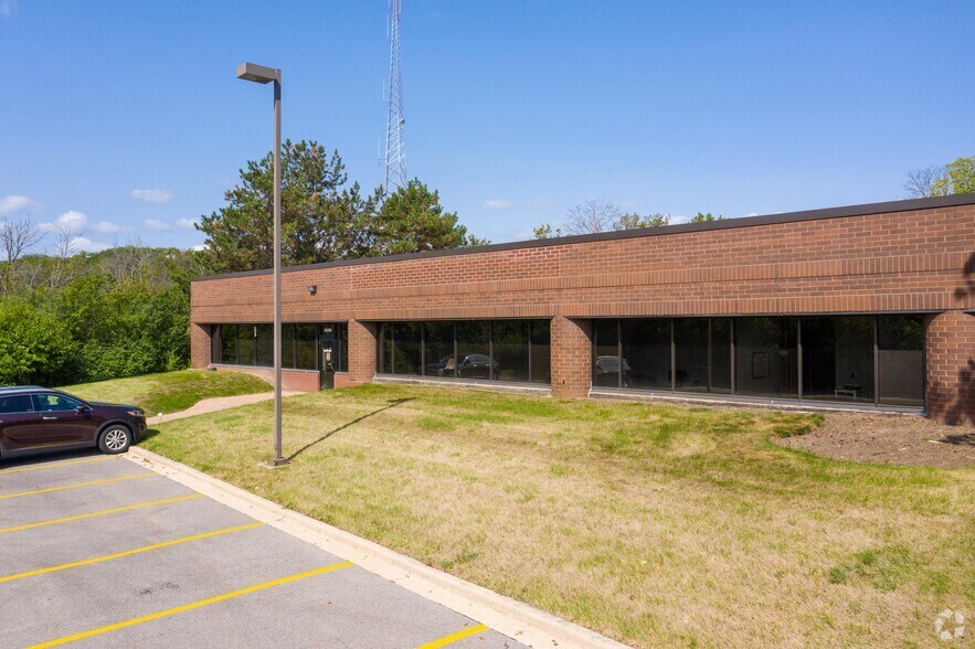 More Photos Of 3020 Woodcreek Dr, Downers Grove Unknown For Lease