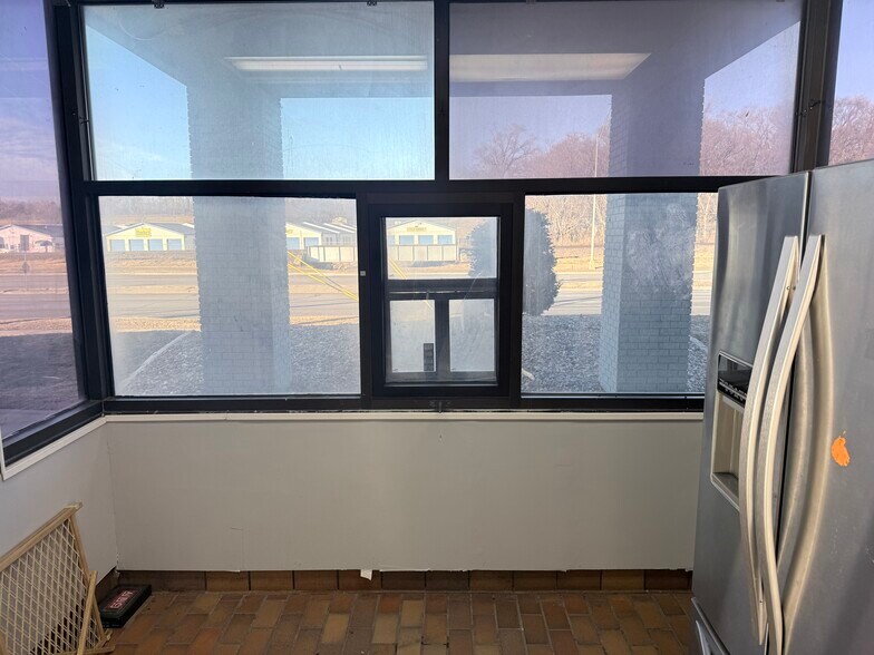 More Photos Of 2214 Lindyview Rd, Bellevue Fast Food For Sale