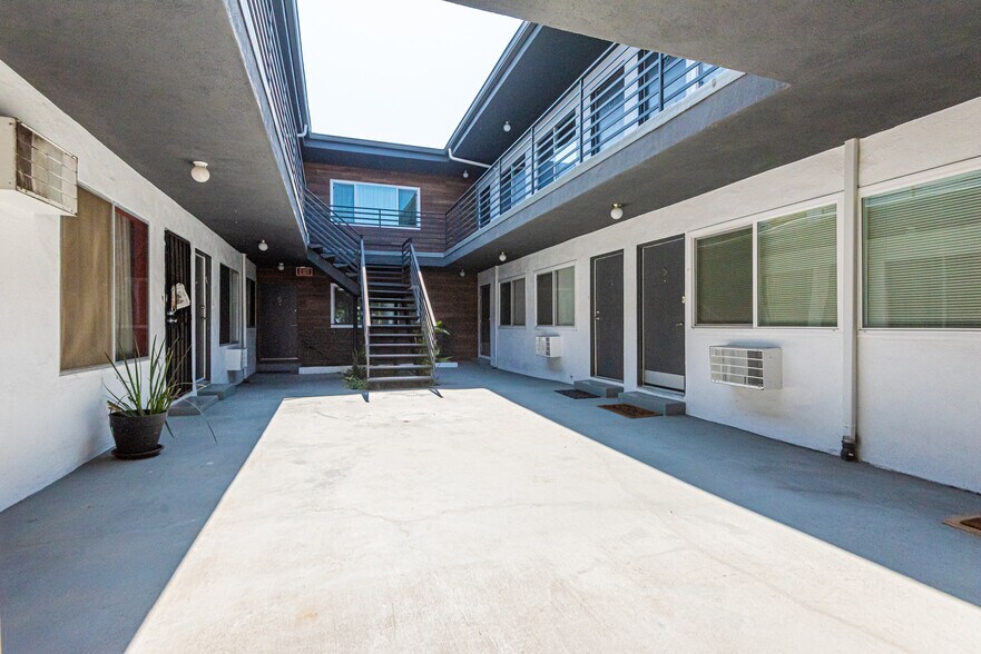 More Photos Of 1534 S Shenandoah St, Los Angeles Apartments For Sale