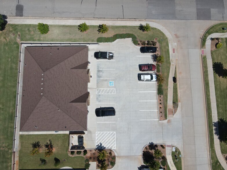 More Photos Of 517 Liberty Ln, Edmond Office For Lease