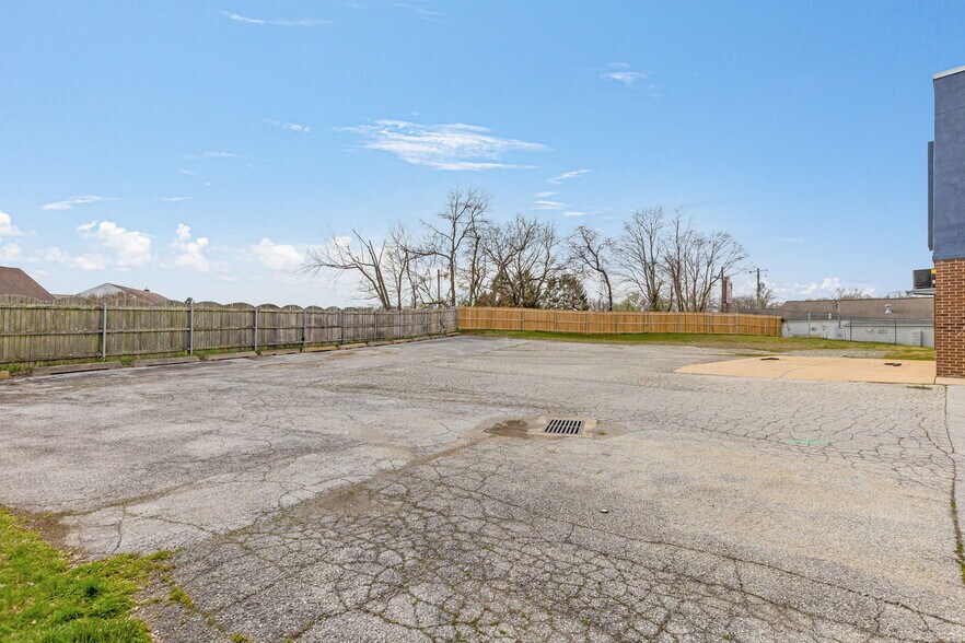 More Photos Of 2207 Saint James Church Rd, Wilmington Auto Repair For Lease