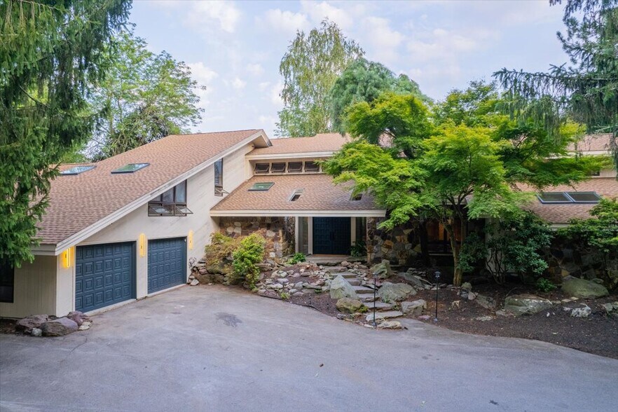 More Photos Of 112 Tawny Fox trl, East Stroudsburg Hospitality For Sale