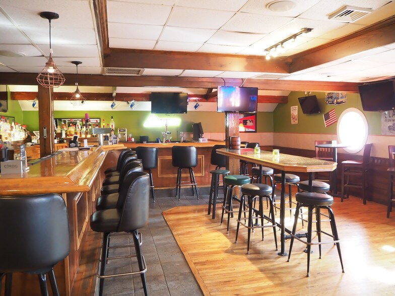 More Photos Of 1 Wall St, Cromwell Restaurant For Sale