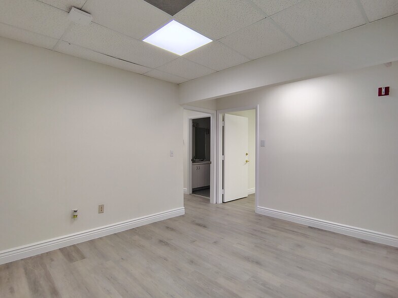 More Photos Of 2405-2425 N University Dr, Coral Springs Loft Creative Space For Lease
