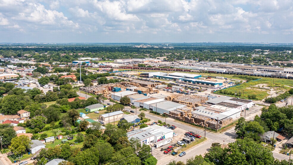 More Photos Of 514 Merida St, San Antonio Land For Lease