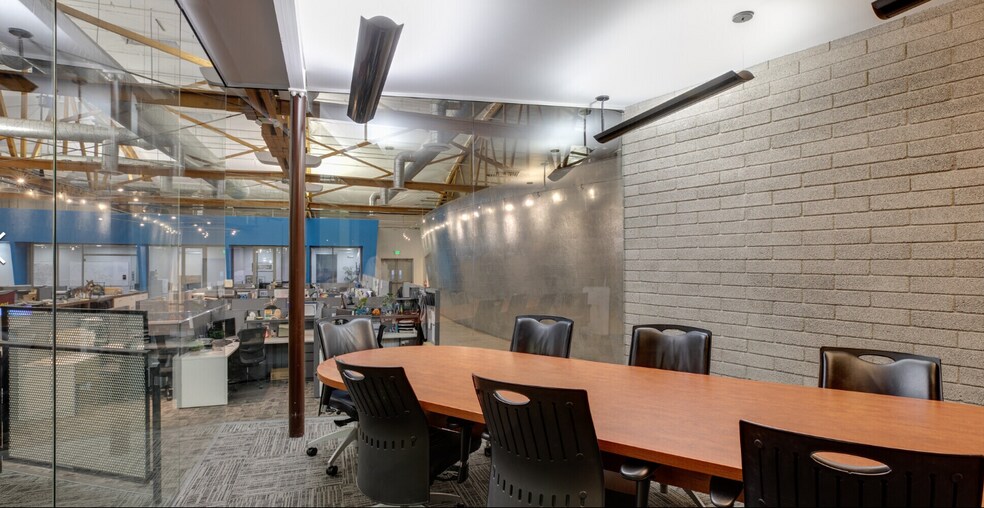 More Photos Of 4501 E McDowell Rd, Phoenix Showroom For Lease