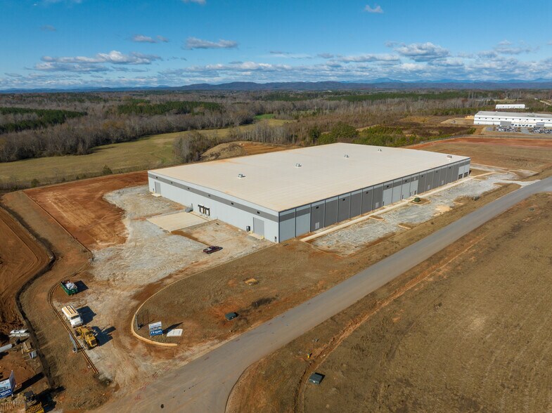 More Photos Of 444 Oconee Business Pky, Westminster Manufacturing For Lease