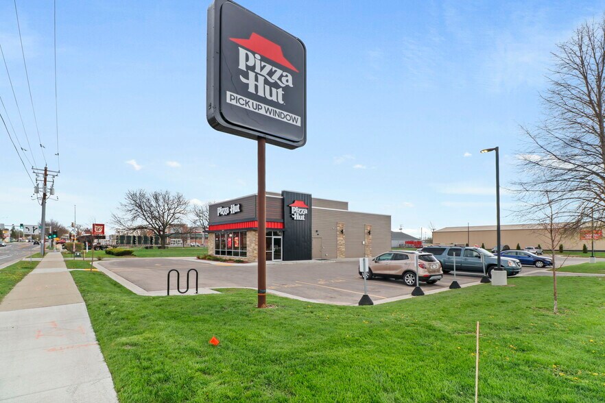 Primary Photo Of 2017 W Court St, Janesville General Retail For Sale