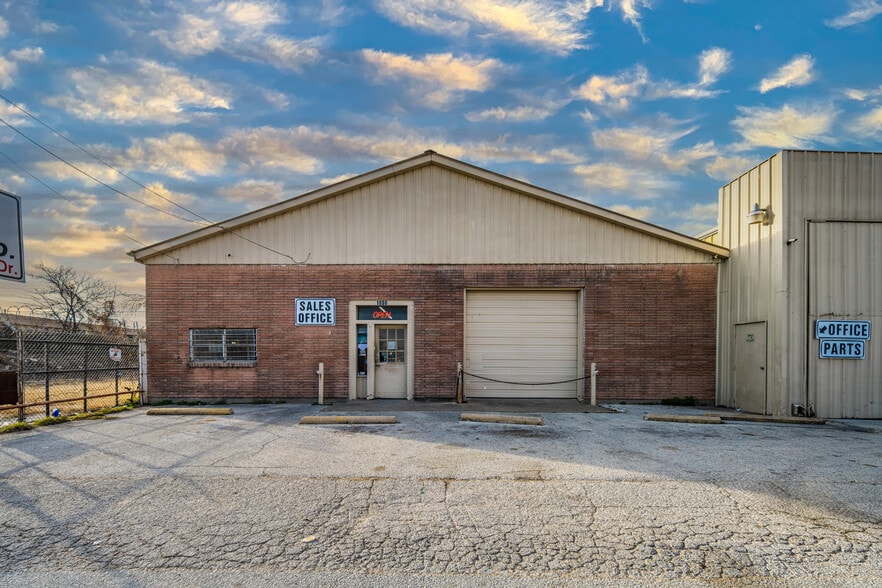 More Photos Of 1808 Bomar Ave, Fort Worth General Retail For Sale