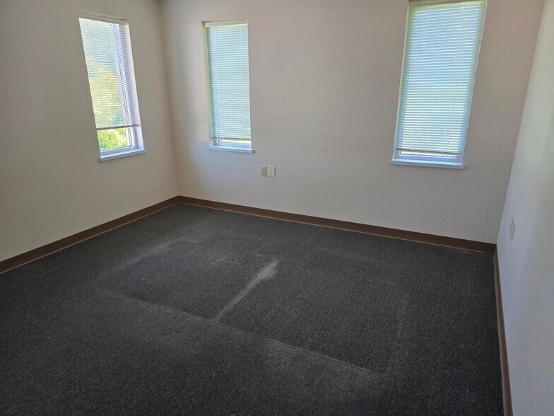 More Photos Of 2301 Bloomfield Rd, Cape Girardeau Self Storage For Lease