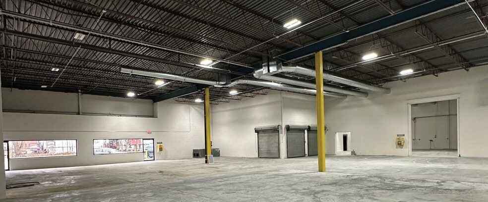 More Photos Of 485 S Broadway, Hicksville Showroom For Lease