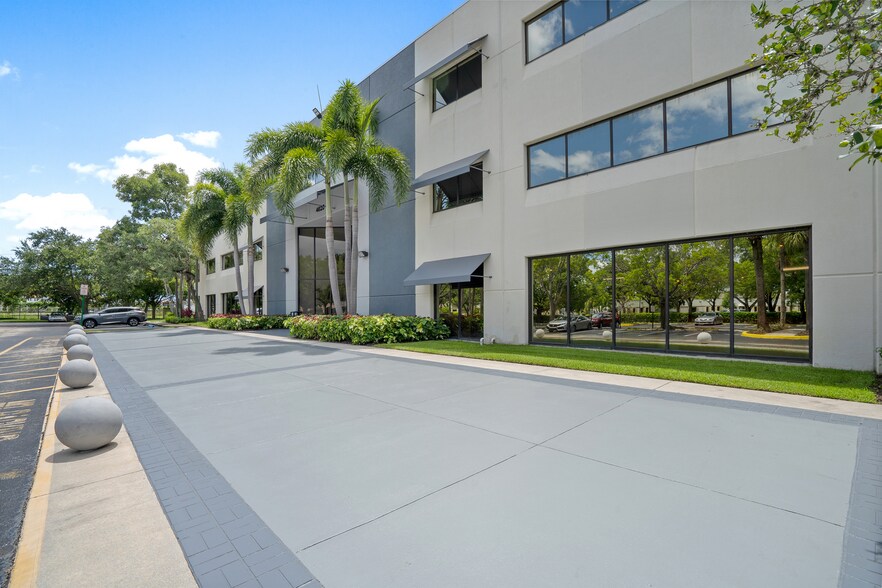 Primary Photo Of 4620 N State Road 7, Lauderdale Lakes Office For Lease