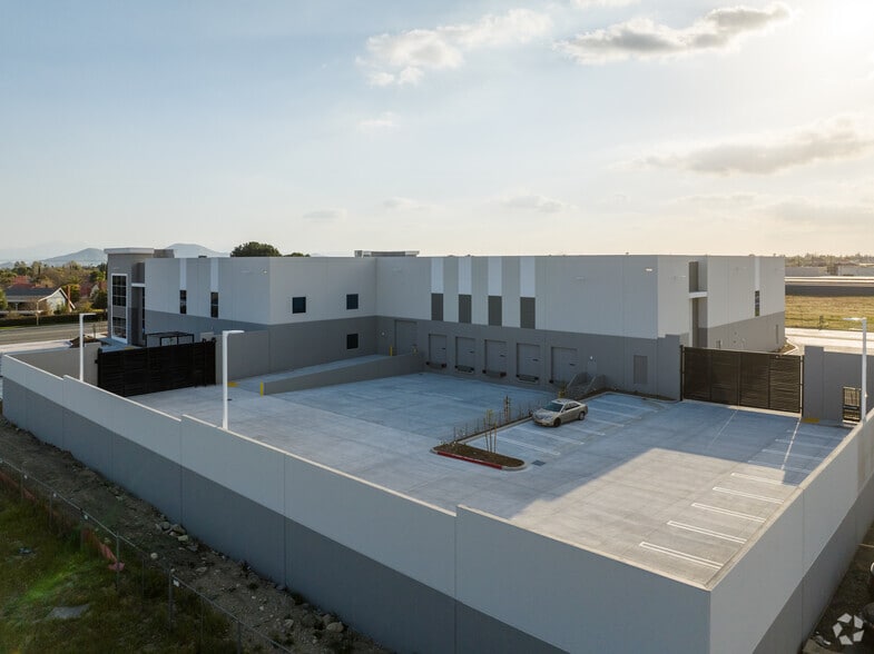 More Photos Of 1110 W Baseline Rd, Rialto Warehouse For Lease