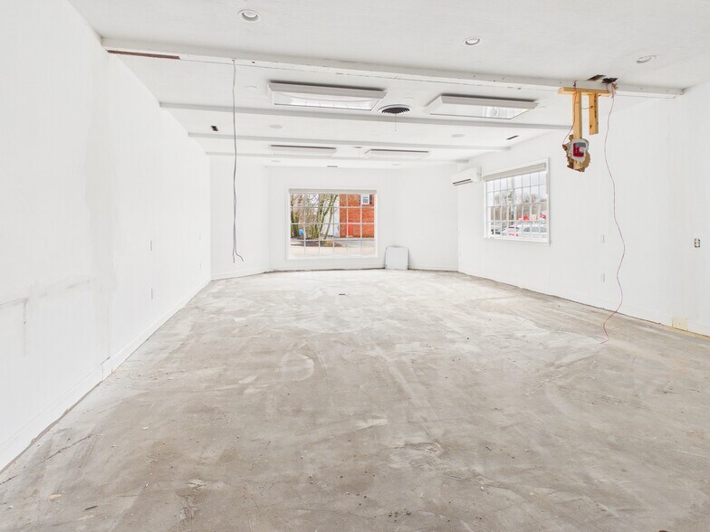 More Photos Of 680 High St, Westwood Freestanding For Lease