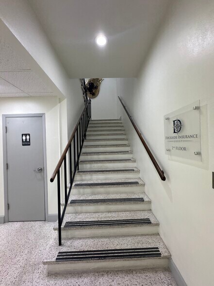 More Photos Of 748 Broadway, Dunedin Storefront Retail Office For Lease